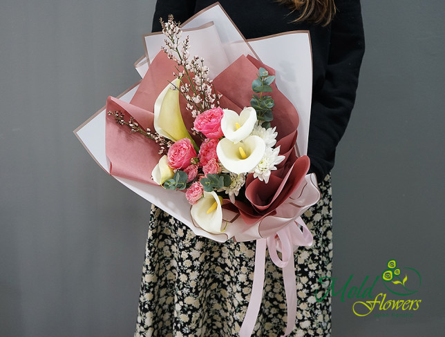 Bouquet with white lilies and roses photo